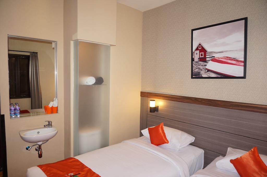 Ekon Hotel Yogyakarta Room photo