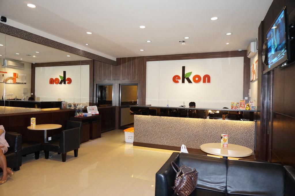 Ekon Hotel Yogyakarta Exterior photo